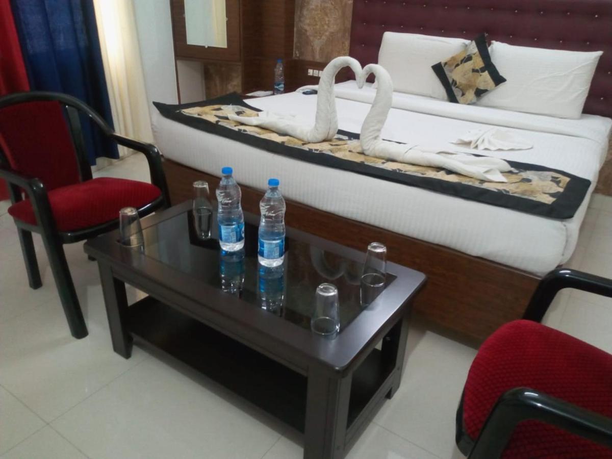 Hotel Wisdom Celebration Motihari Buitenkant foto